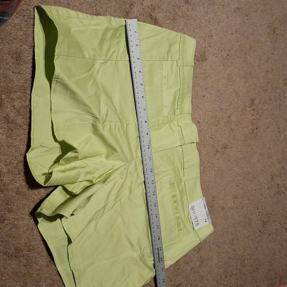 NWT/Neon green New York and company shorts /Size :14